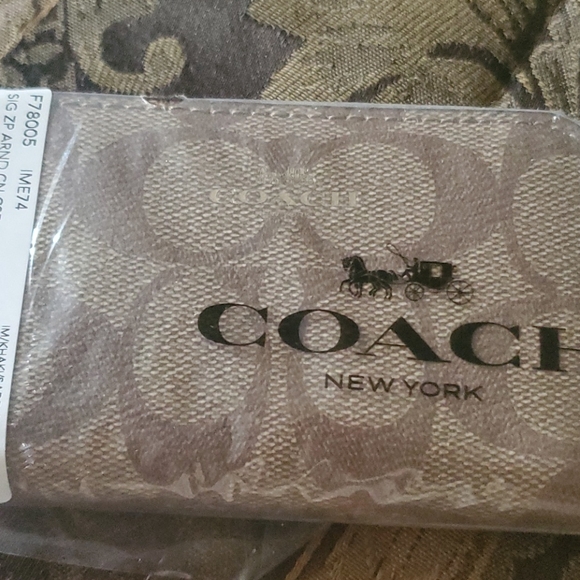 Coach brown  Hp 2024 zip around cc cash coin free Keychain gold from me - Picture 4 of 4